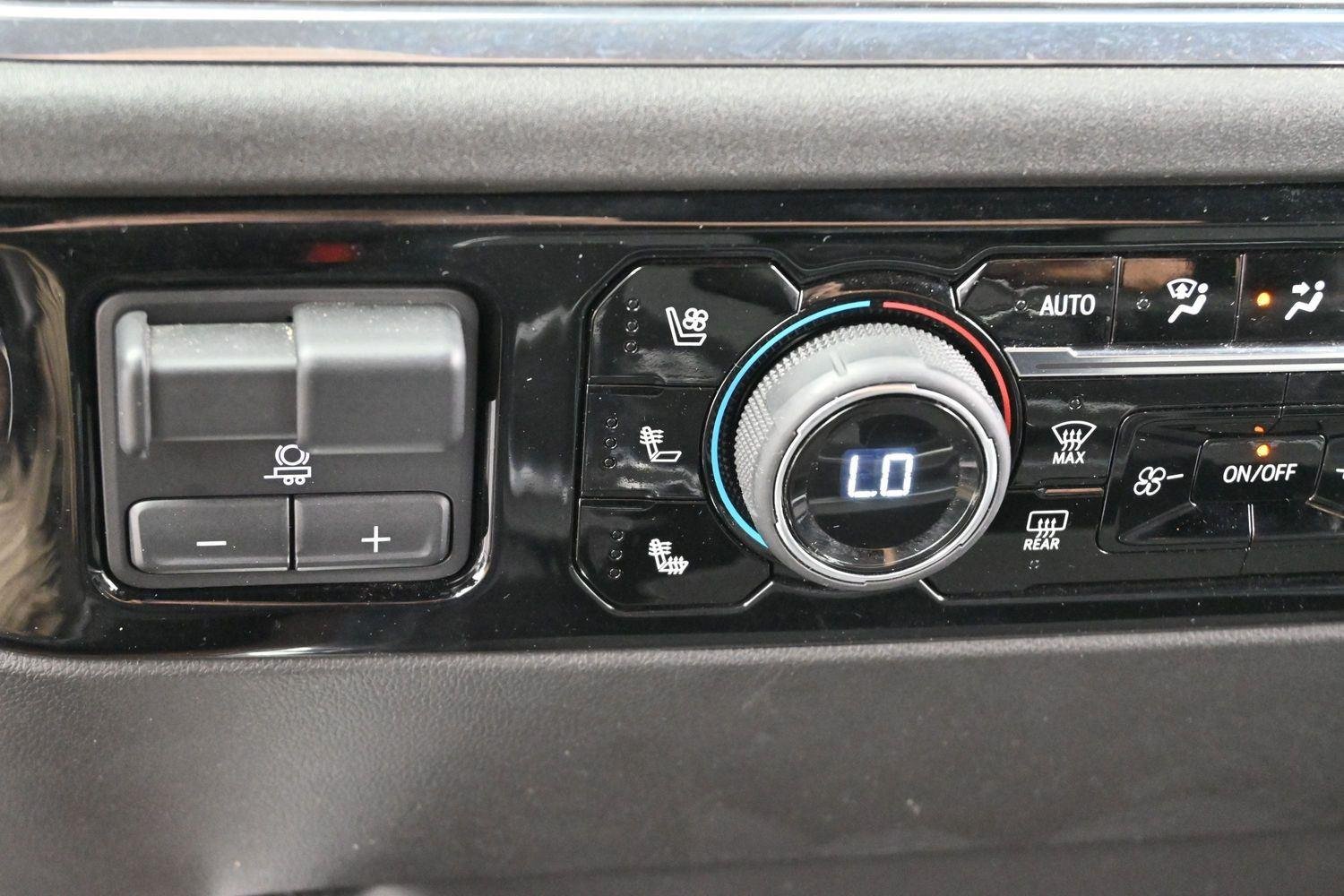 Used 2024 Summit White Chevrolet High Country image 20
