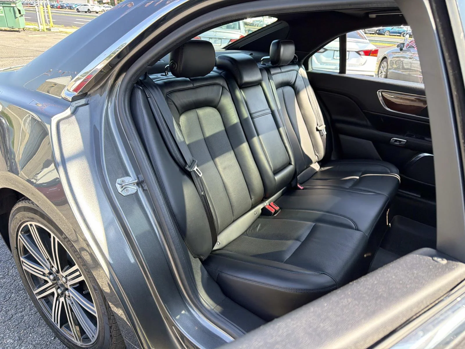 Used 2018 Gray Lincoln Reserve image 16