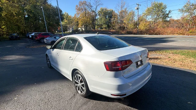Used 2017  Volkswagen 1.4T SE image 7