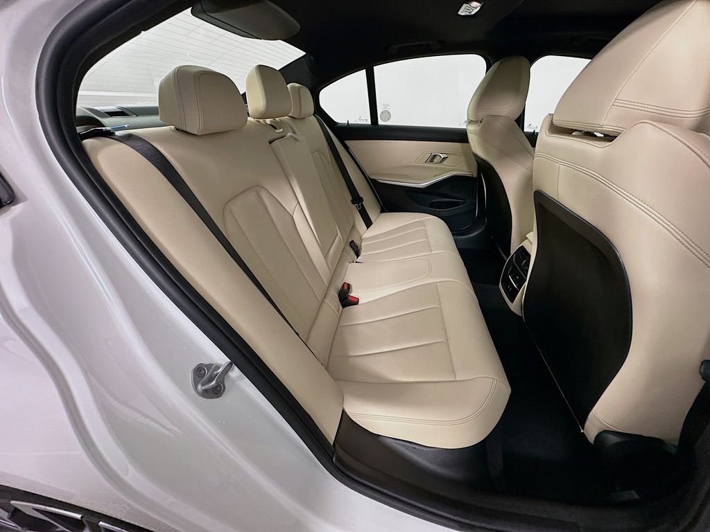 2025 BMW 3 Series 330i - Photo 28