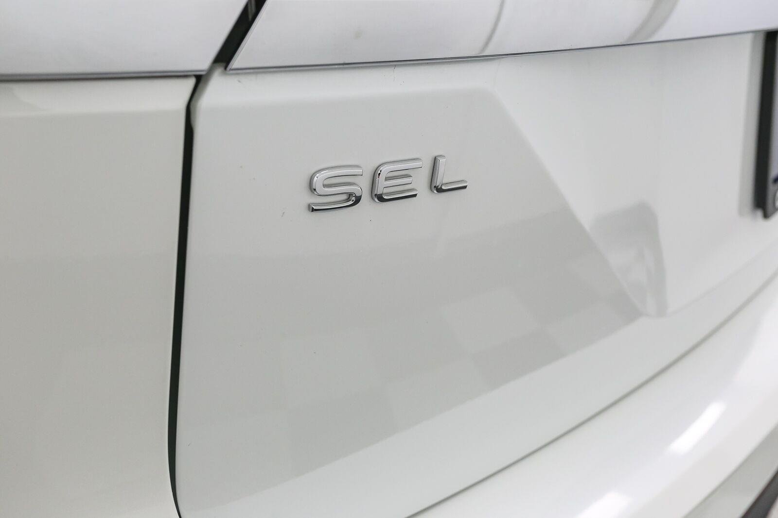 Used 2025 WH Volkswagen 2.0T SEL image 12