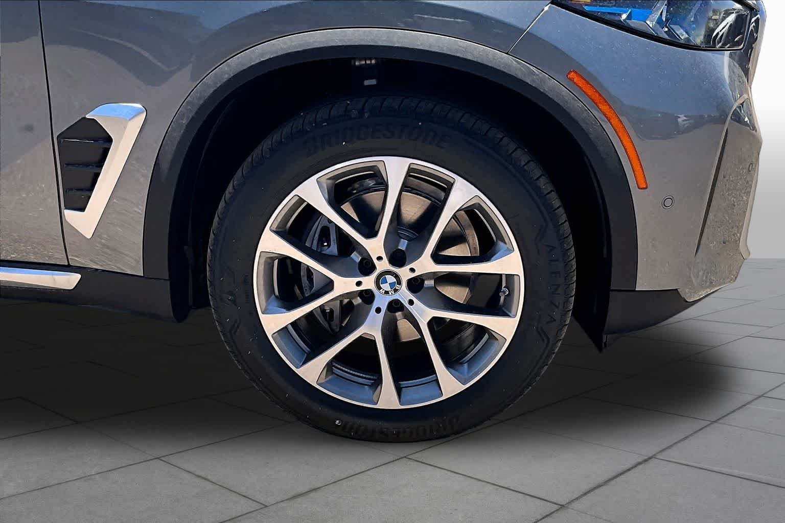 New 2026 Skyscraper Grey Metallic BMW xDrive40i image 11
