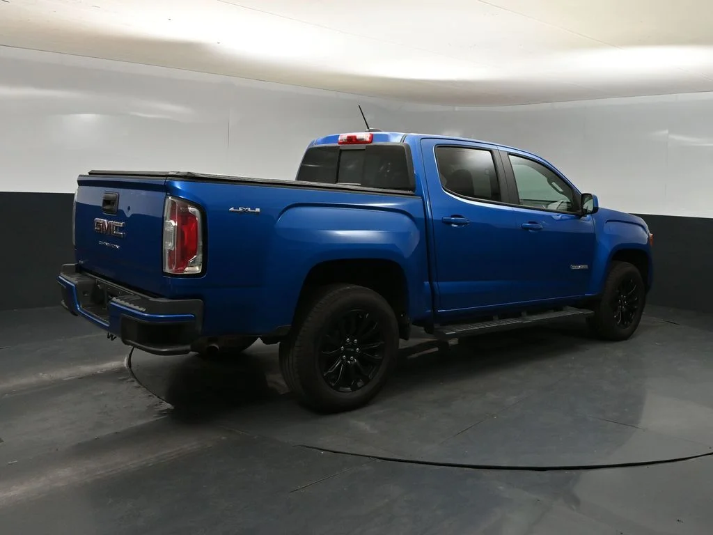 Used 2022 Blue Metallic GMC Elevation image 3