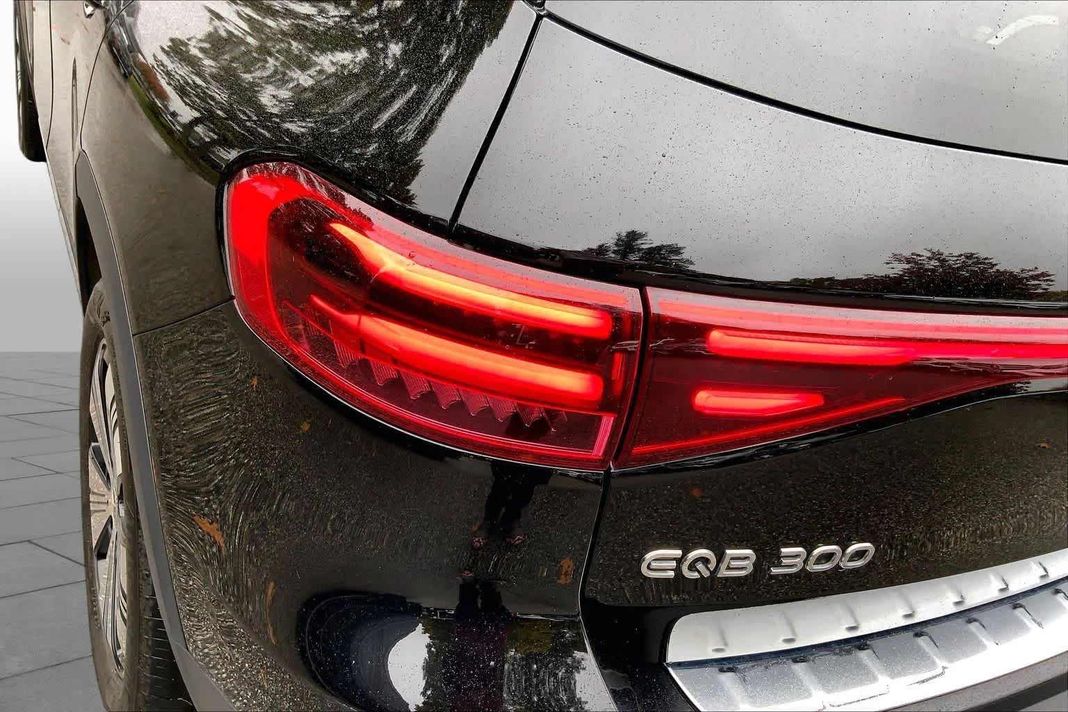 Used 2024 Night Black Mercedes-Benz EQB 300 image 27