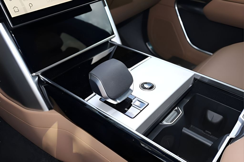 New 2026 Icy White Satin Land Rover SE image 25