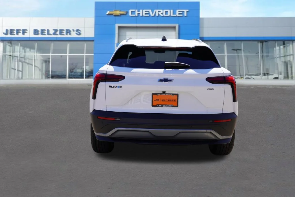 New 2027 Summit White Chevrolet LT image 4