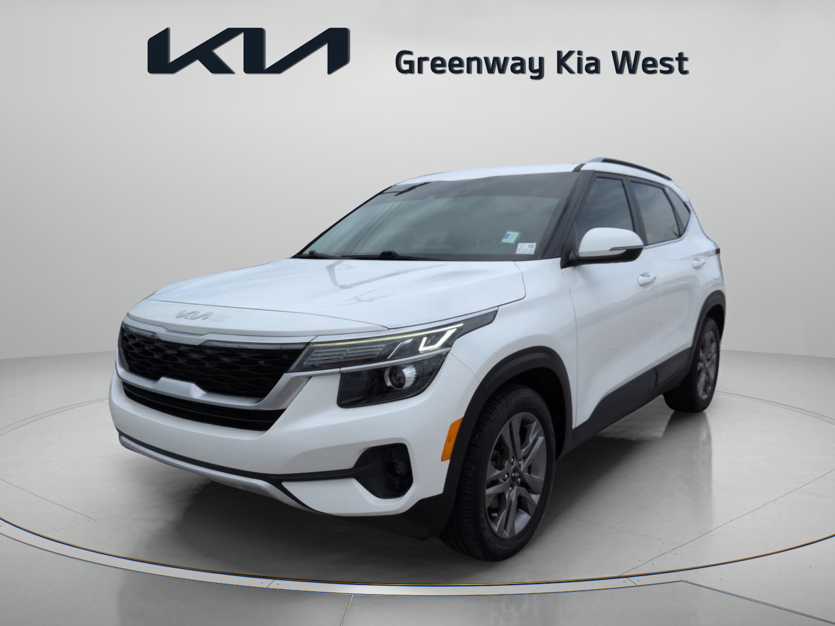 Certified Used 2022 Snow White Pearl Kia S image 4