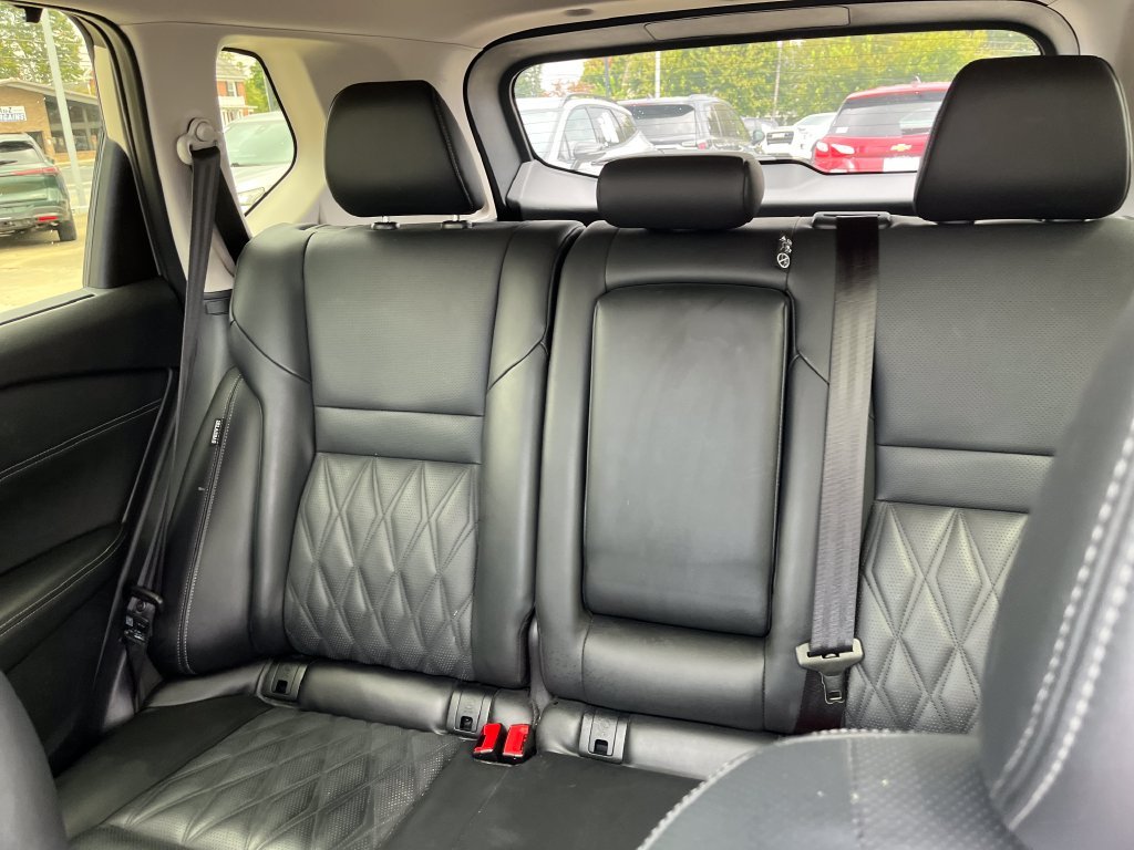 Used 2024 Gold Nissan Platinum image 13