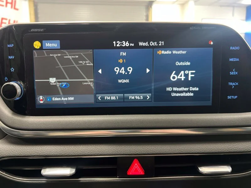 Used 2021 Red Hyundai SEL Plus image 28