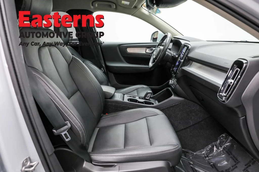 Used 2021 Silver Volvo Momentum image 23