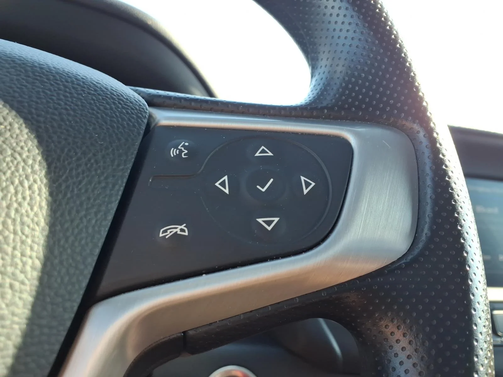 Used 2024 Summit White GMC SLE image 20