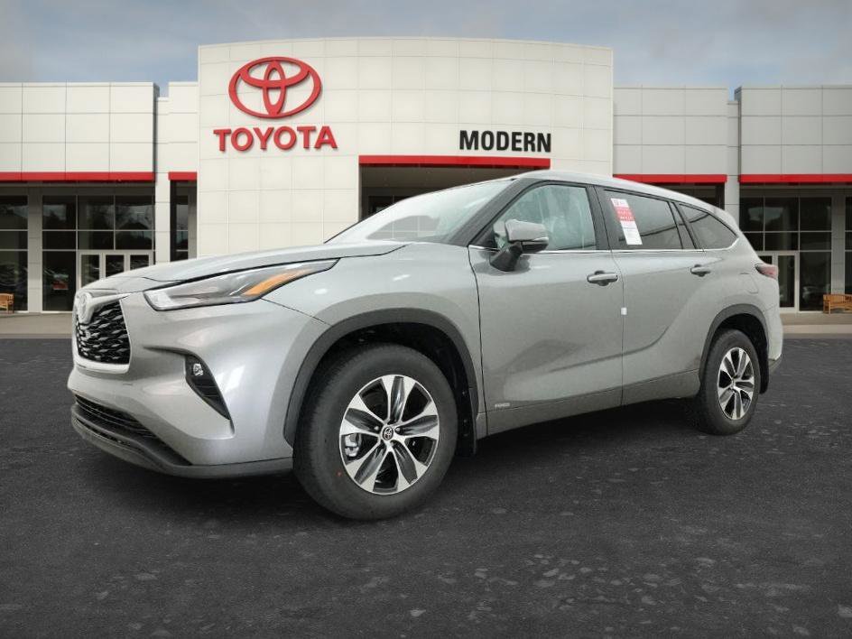 New 2026 Heavy Metallic Toyota Hybrid XLE image 7