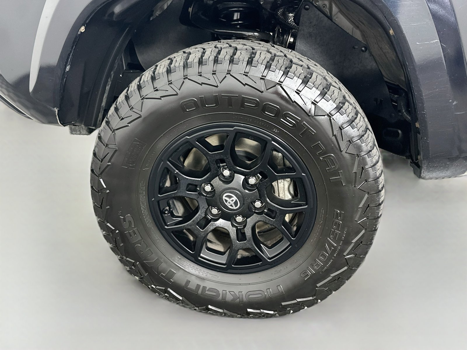 Used 2022 Midnight Black Metallic Toyota SR5 image 30