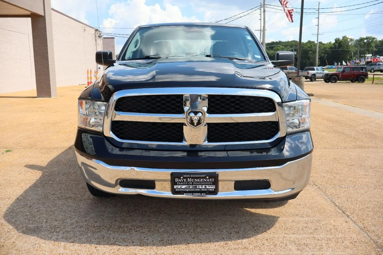 Used 2024 Diamond Black Crystal Pearl Coat Ram SLT image 9