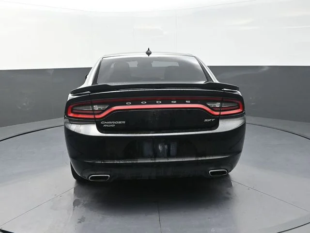 Used 2016 Black Dodge SXT image 8