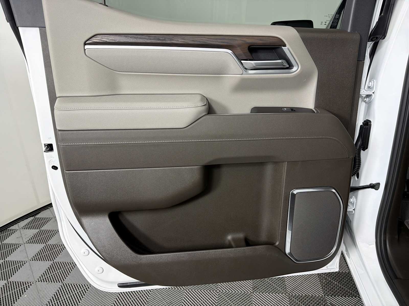 2026 GMC Sierra 1500 SLT - Photo 19