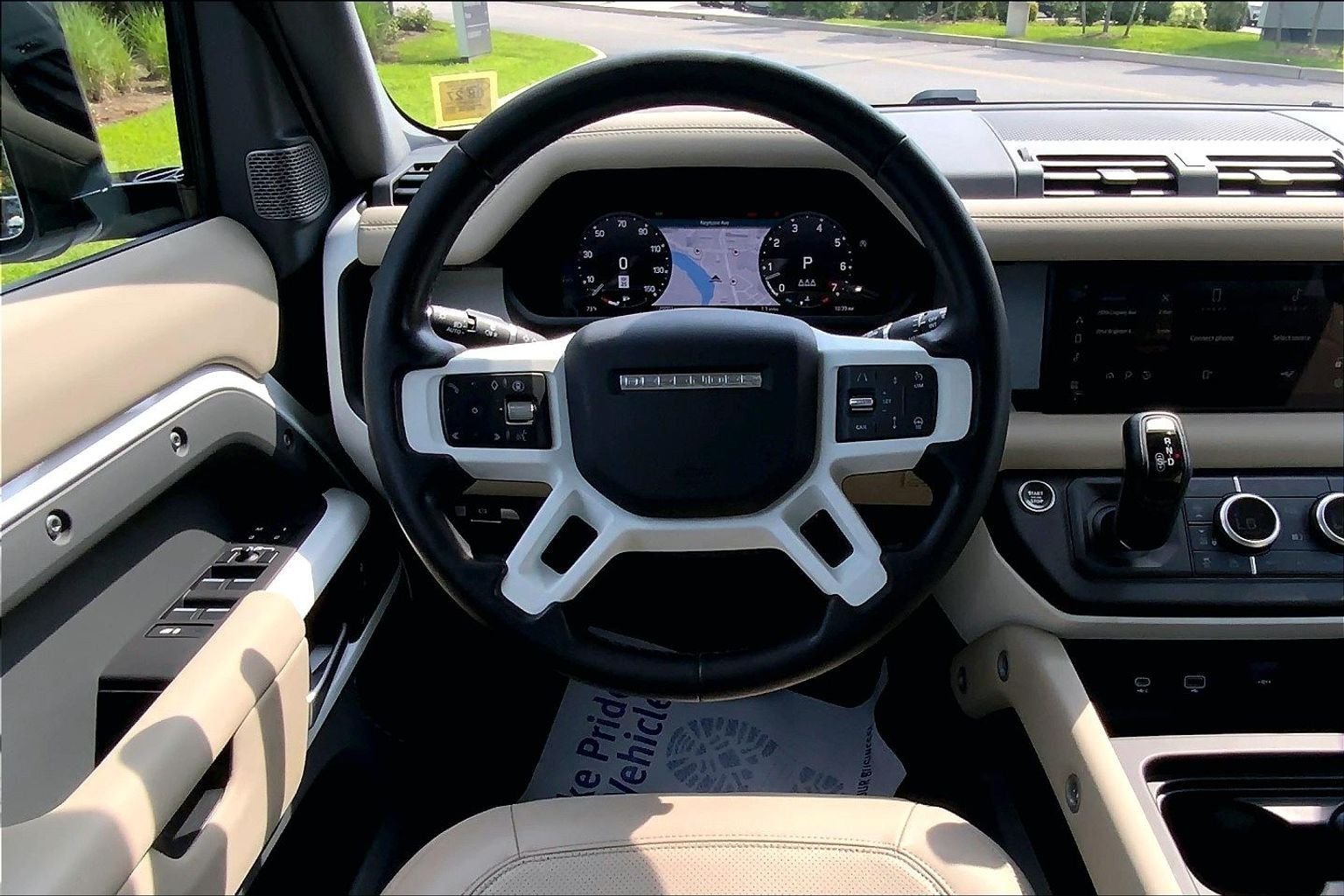 Used 2024 Fuji White Land Rover S image 5