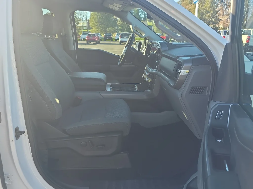 Used 2024 Oxford White Ford XLT image 10