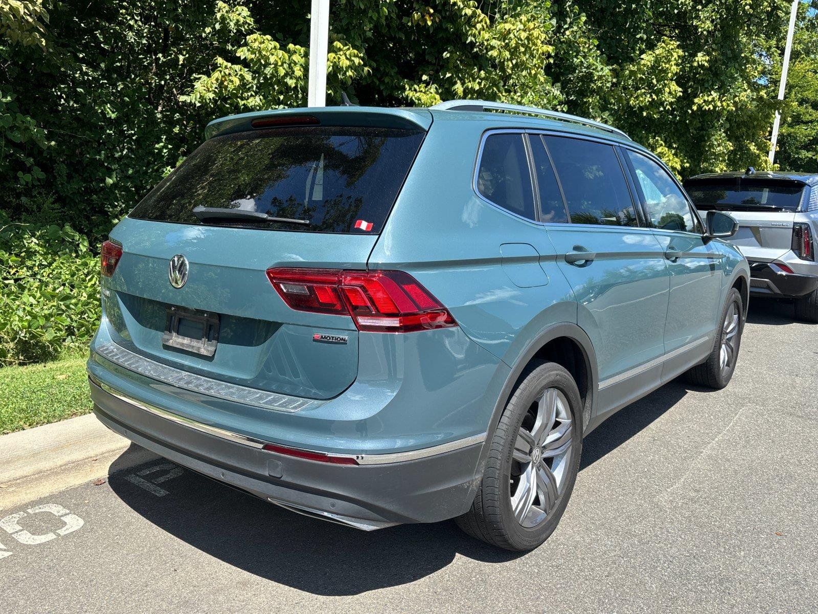 Used 2020 Silk Blue Metallic Volkswagen SEL image 5