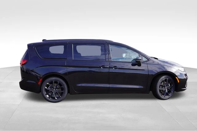 New 2026 Black Chrysler Limited image 3