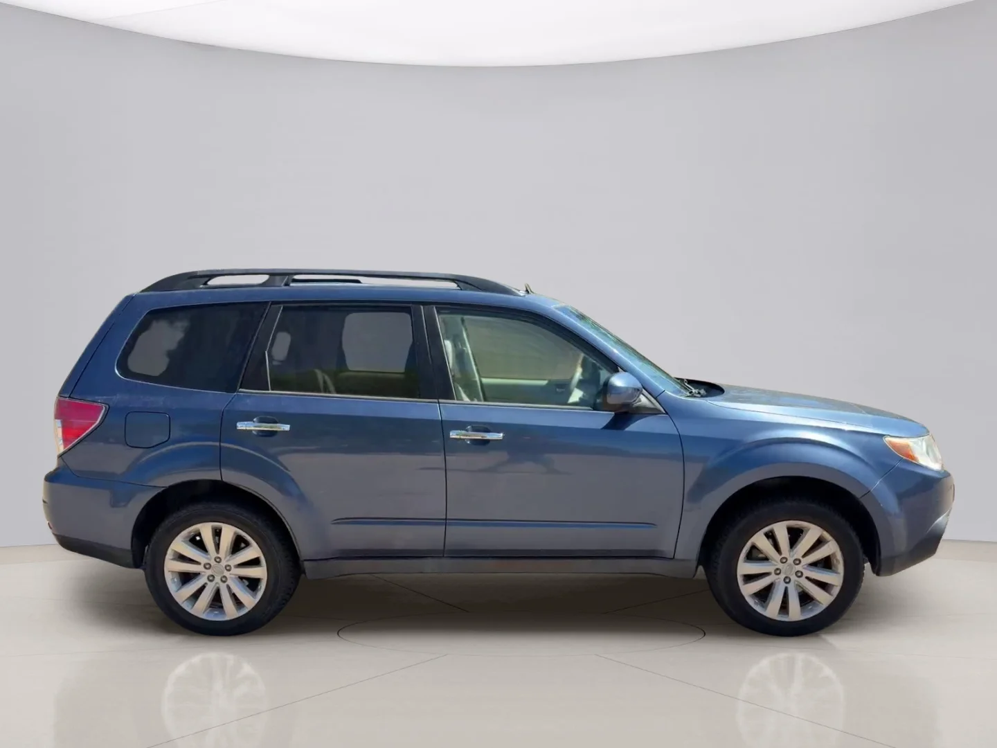 Used 2013 Blue Subaru 2.5X PREM image 4