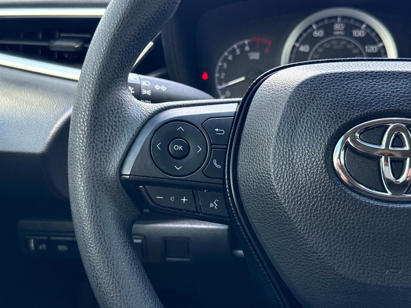 Used 2020 Classic Silver Metallic Toyota LE image 26
