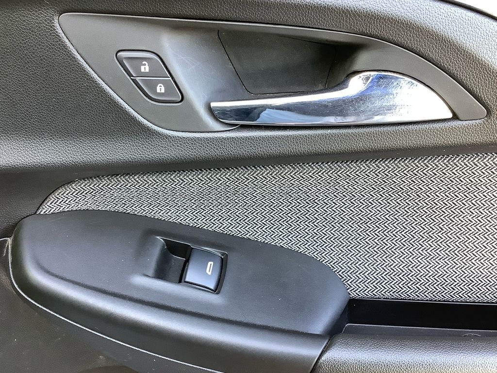 Used 2022 White Chevrolet LT image 15