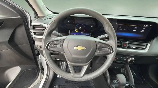 Used 2025 Summit White Chevrolet LT image 12