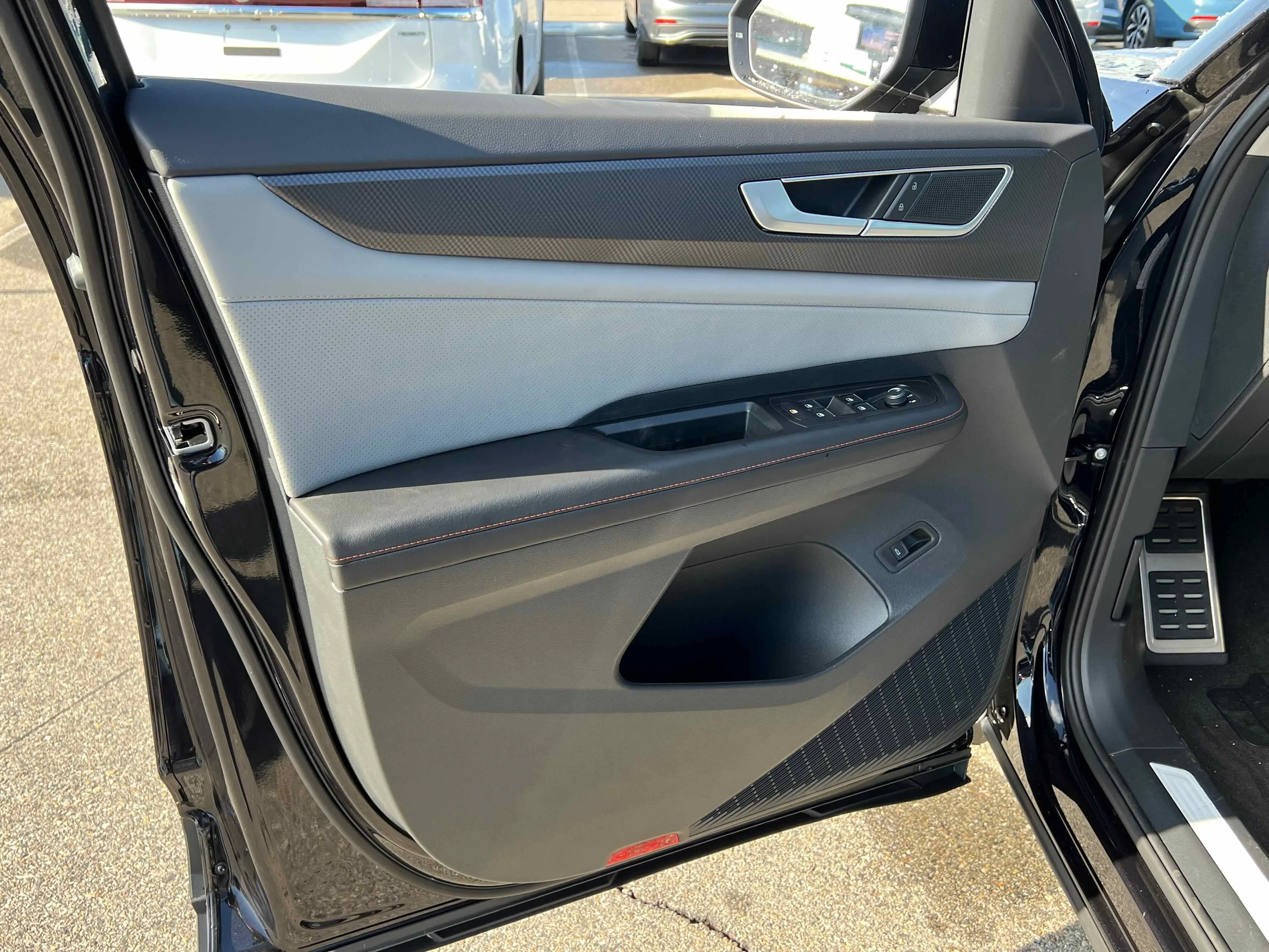 New 2026 Deep Black Volkswagen 2.0T Peak Edition image 15
