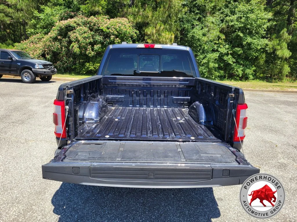 Used 2022  Ford Lariat image 13
