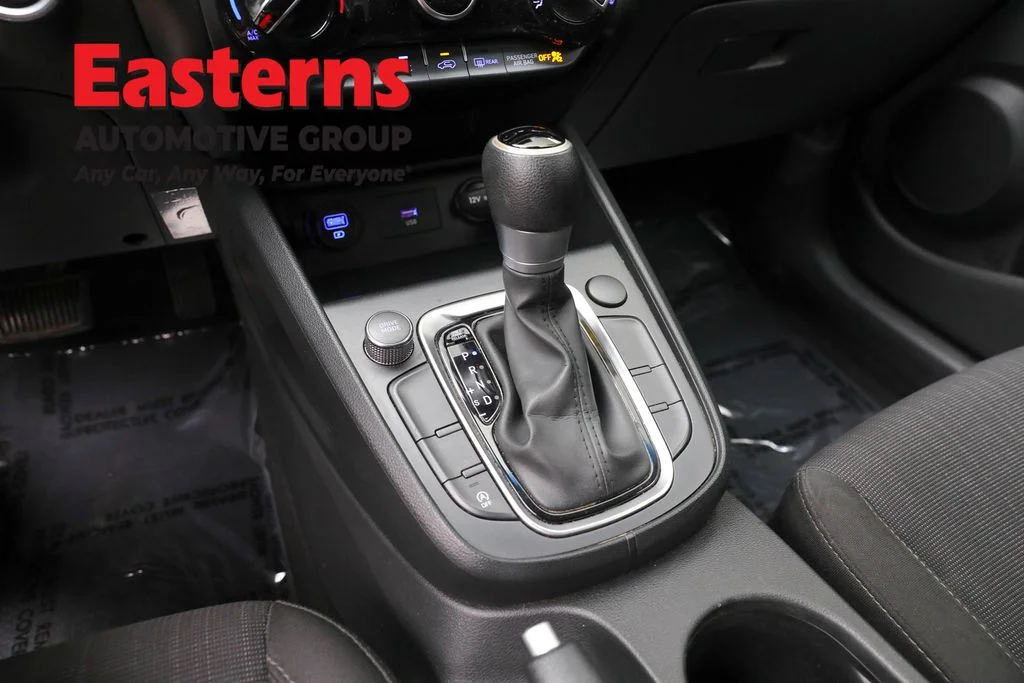 Used 2023 White Hyundai SEL image 12