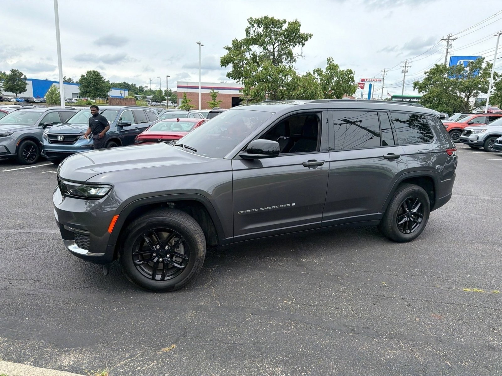 Used 2023 Baltic Gray Metallic Clearcoat Jeep Laredo image 6