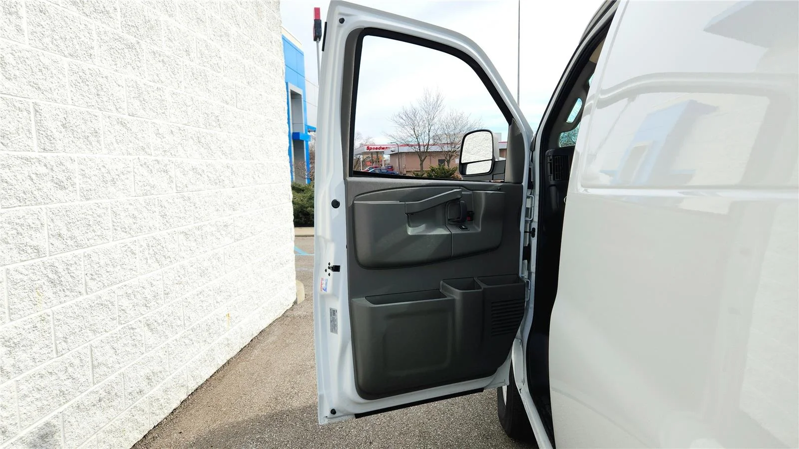 2025 Chevrolet Express Cargo Work Van - Photo 23