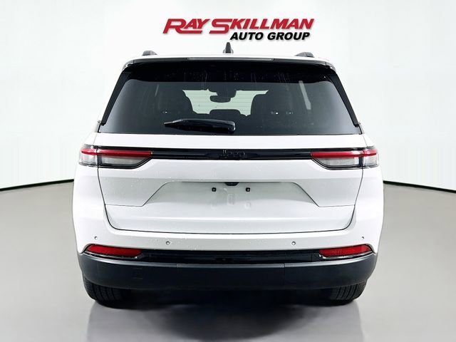 Used 2024 White Jeep Altitude image 6