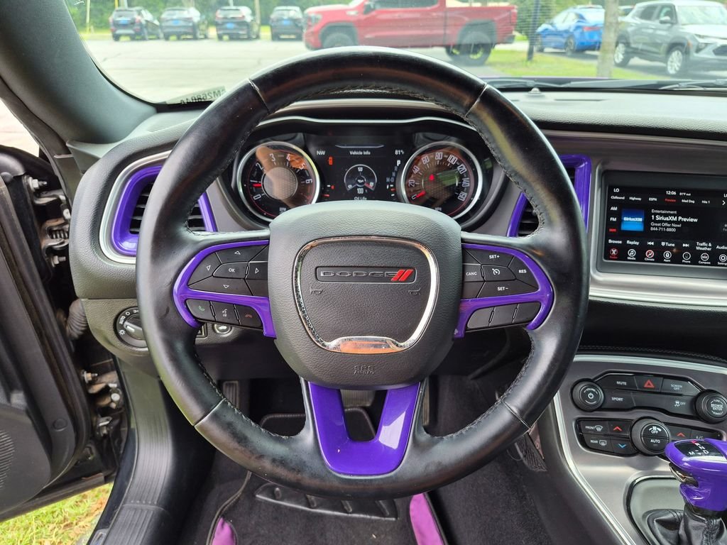 Used 2019 Black Dodge SXT image 29