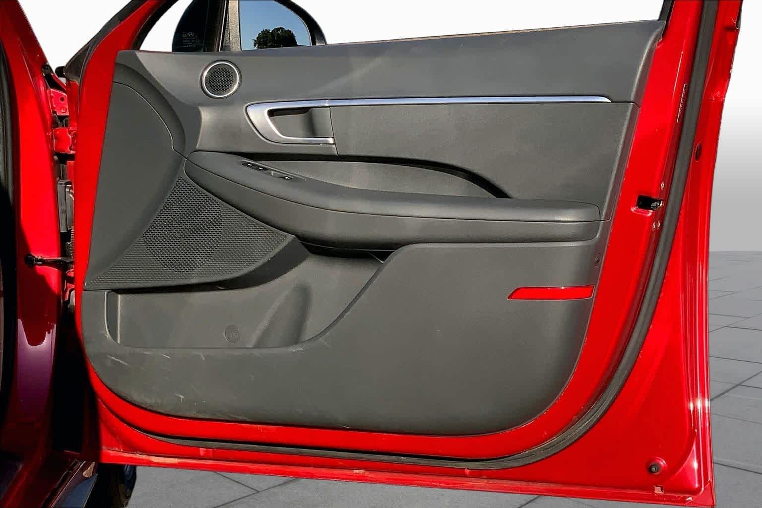 Used 2021 Calypso Red Hyundai SE image 22