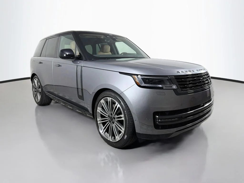 New 2026 Eiger Grey Land Rover SE image 3