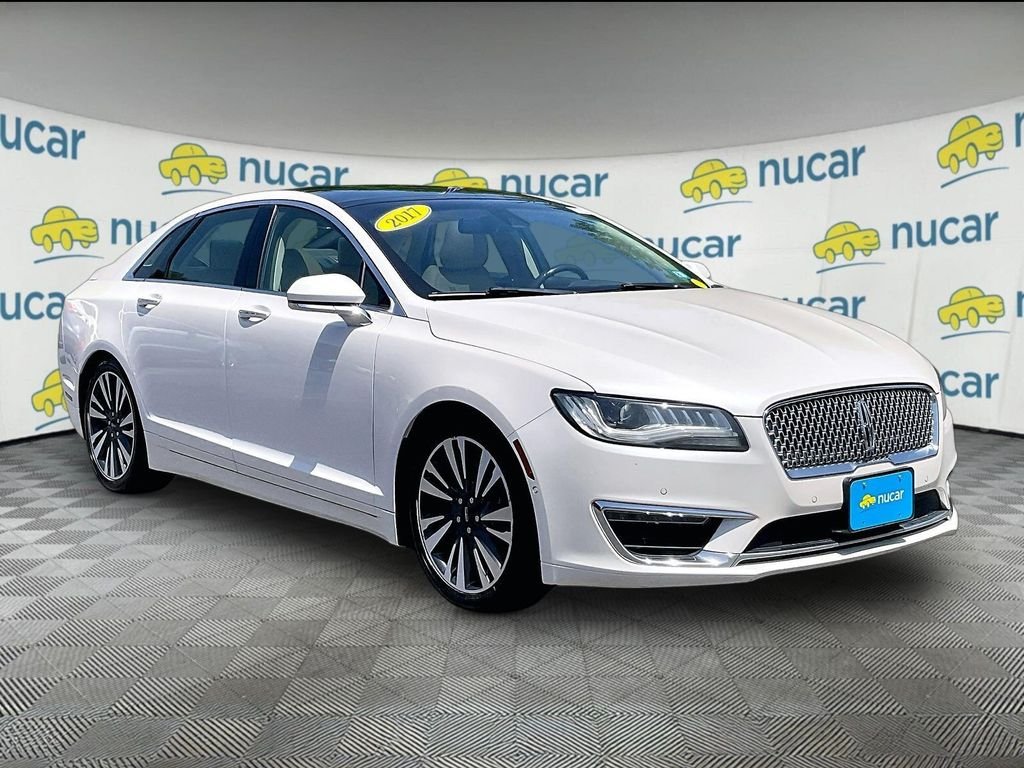 Used 2017 White Lincoln Reserve image 1