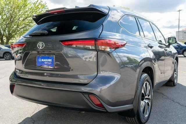 Used 2022 Gray Toyota XLE image 6