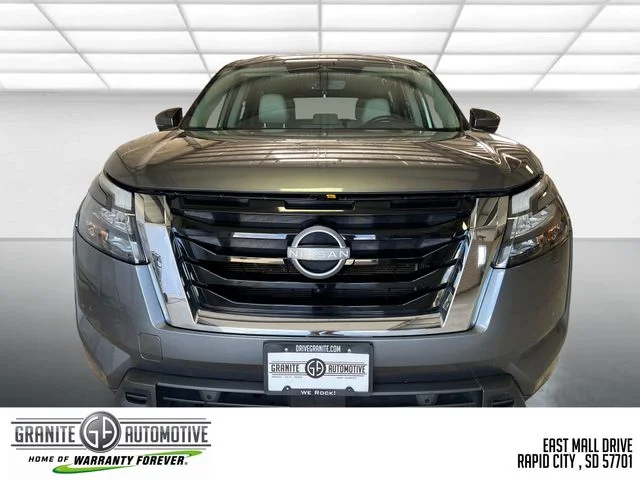 Used 2025 Gray Nissan SL image 9