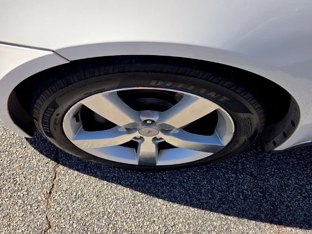 Used 2006 White Pontiac GT image 16
