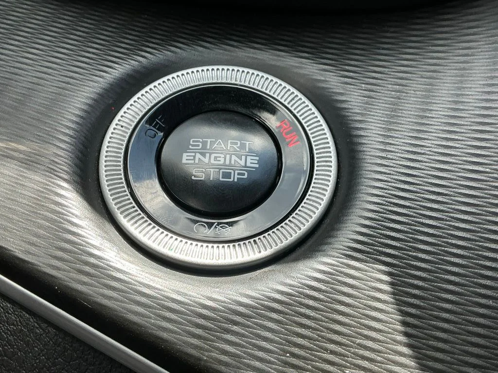 Used 2024 Red Jeep Altitude image 31
