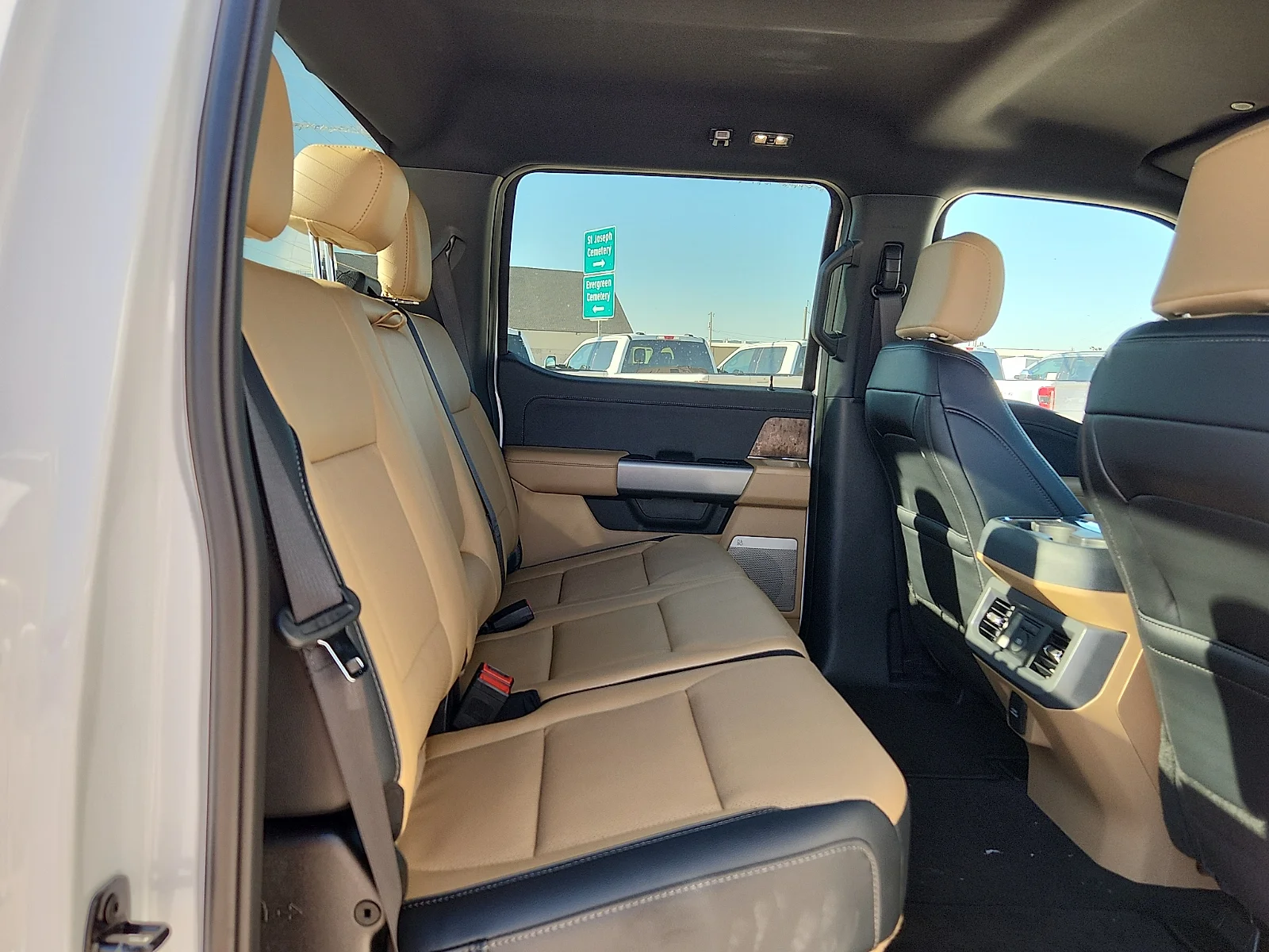 New 2026 Oxford White Ford Lariat image 19