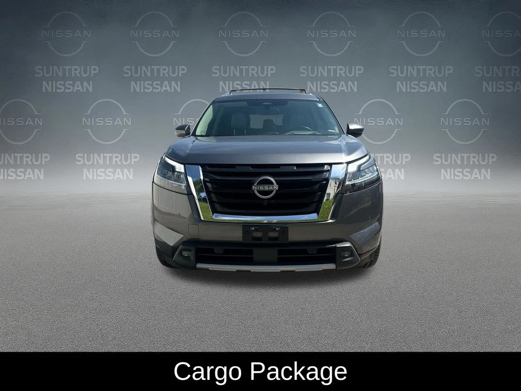 Used 2022 Gray Nissan Platinum image 11