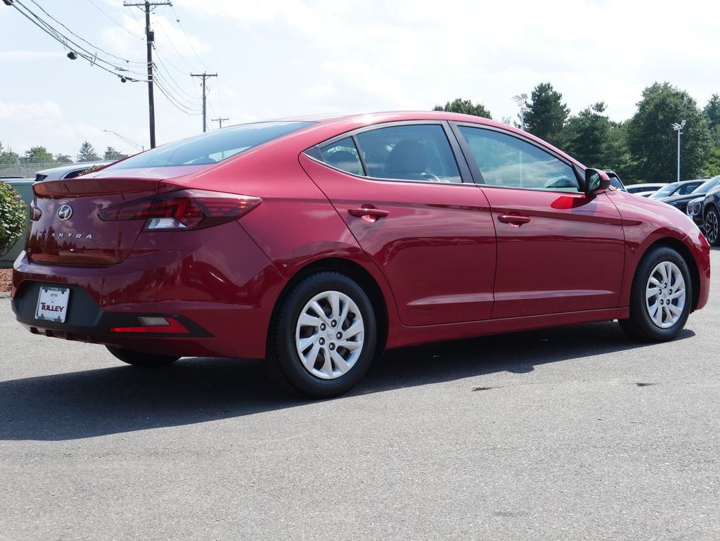 Used 2019 Red Hyundai SE image 7