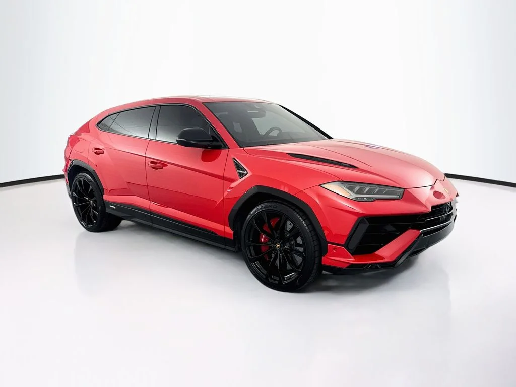 Used 2023 Red Lamborghini S image 3