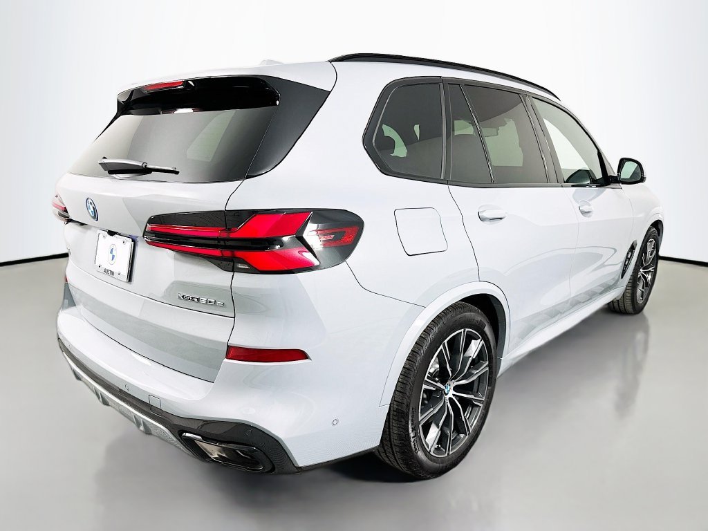 Used 2026 Brooklyn Grey Metallic BMW xDrive50e image 5
