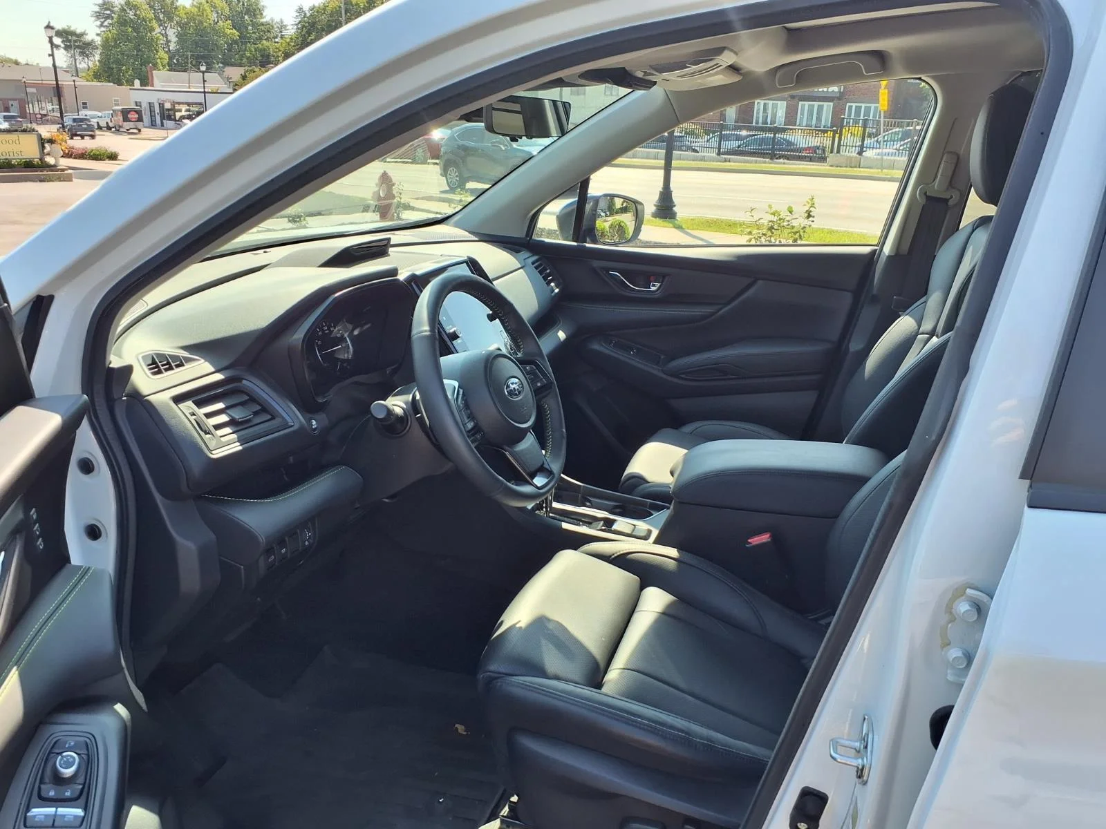 Used 2025 Crystal White Pearl Subaru Onyx Edition Touring image 23
