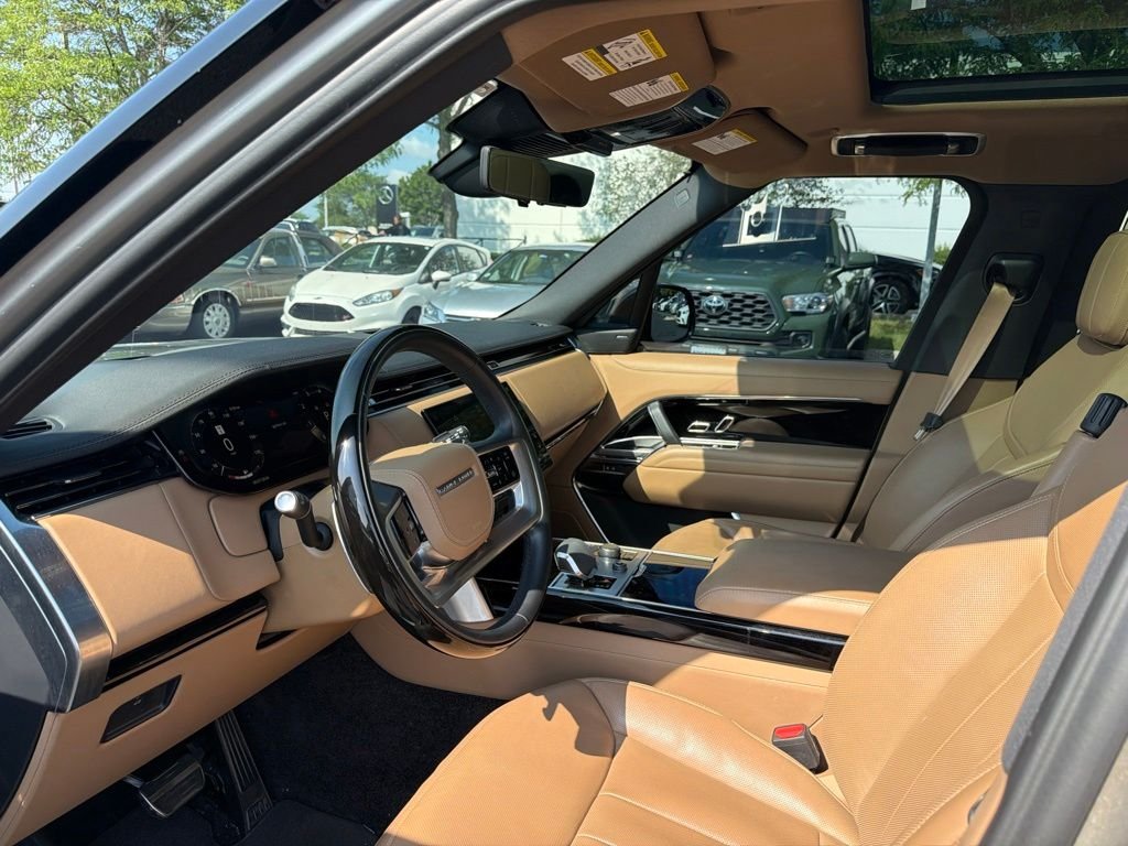 Used 2023 Gold Land Rover SE image 9