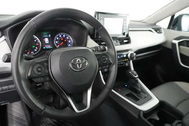 Used 2021 Blue Toyota XLE Premium image 27